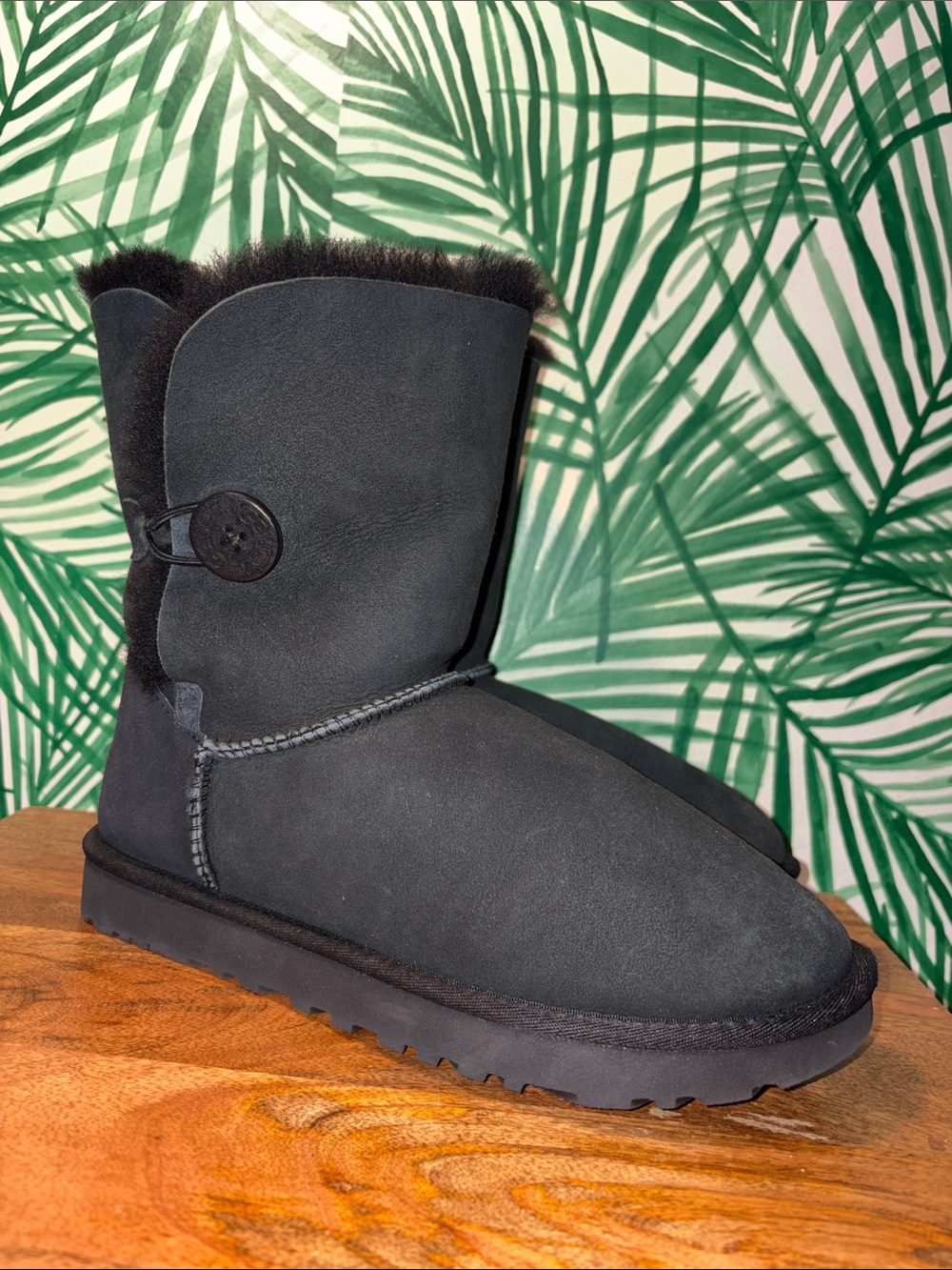UGG Bailey Button II Black Sheepskin Boots Women’s 9
